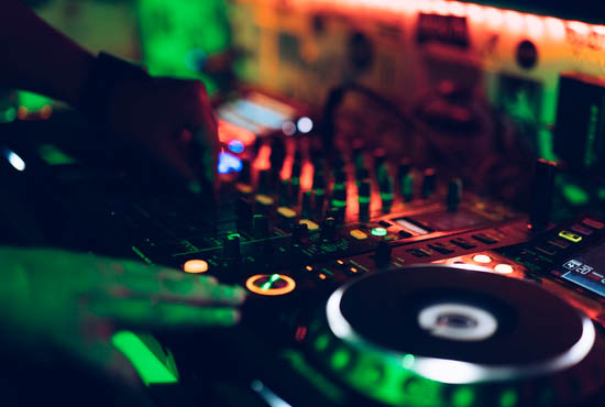 DJ PARTY & KARAOKE